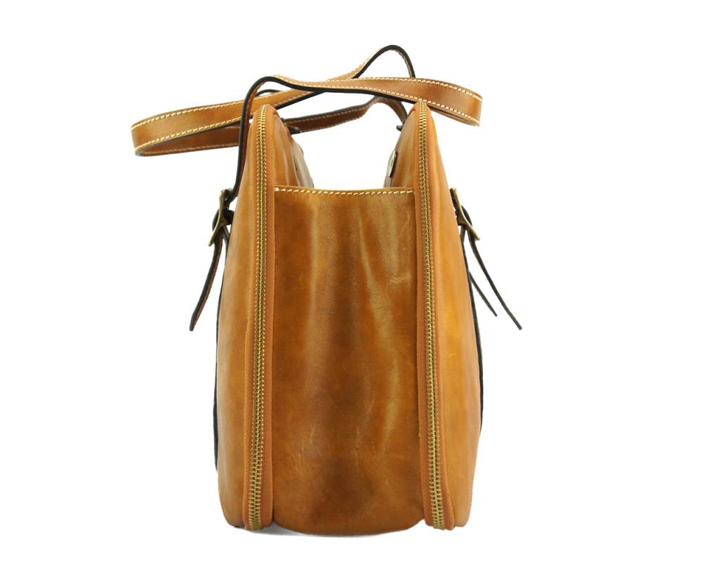 Iรฉna Shoulder tote in natural cowhide trim โ 7555